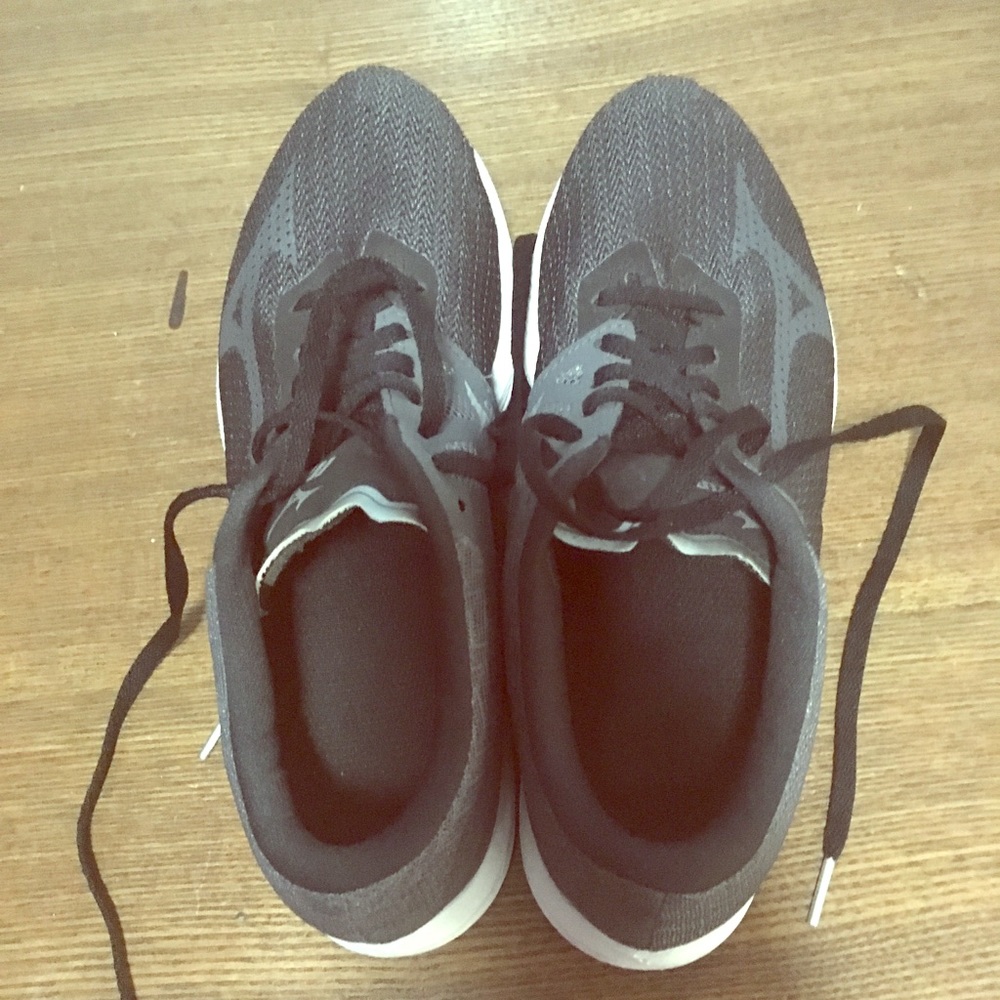 Mizuno wave sonic running shoes